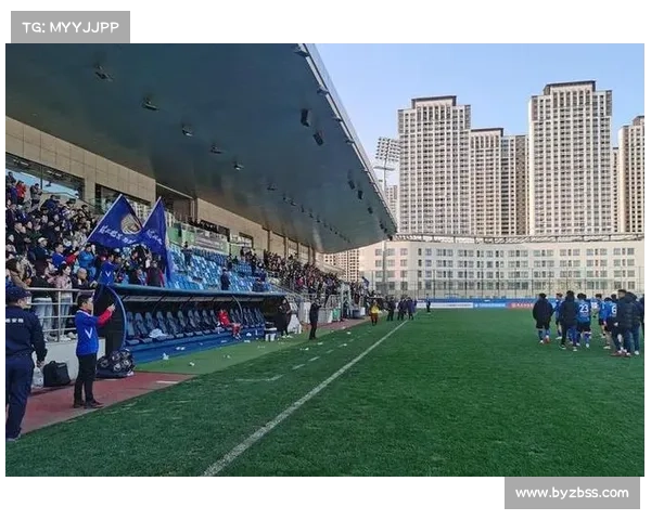 大连鲲城中甲新军球迷见面会盛大举行 全体将士齐聚金州体育场共襄盛举 大连鲲城中甲新军球迷见面会盛大举行 全体将士齐聚金州体育场共襄盛举